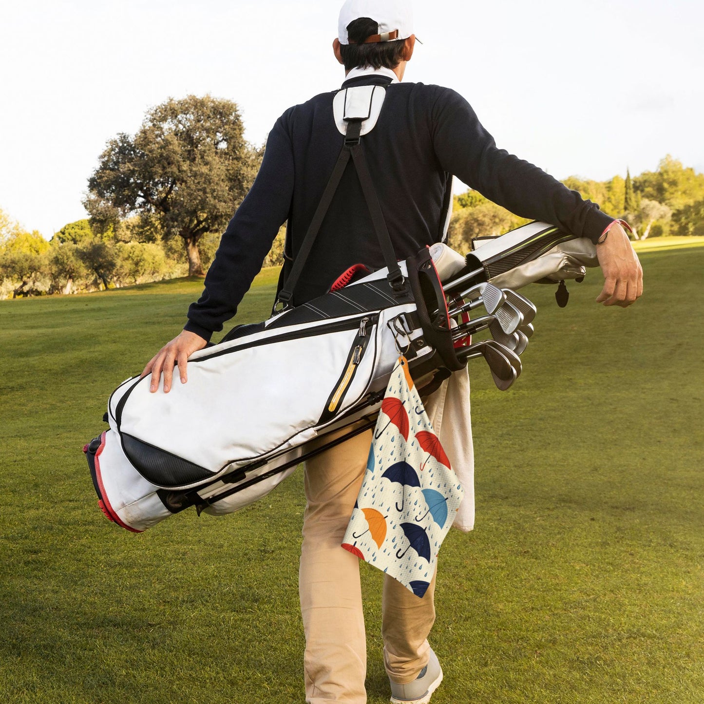 Umbrella Pattern Golf Towel 16.1"x24" – Microfiber Quick-Dry Sports Towel with Carabiner Clip, Colorful Retro Rain Design