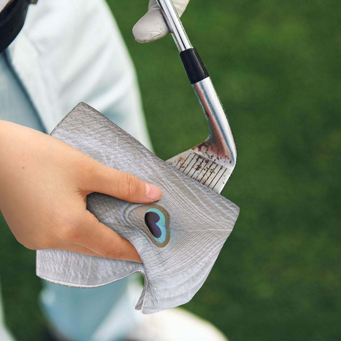 Peacock Feather Pattern Golf Towel 16.1"x24" – Fast-Dry Microfiber Sports Towel with Clip Hook for Club Cleaning & Outdoor Use