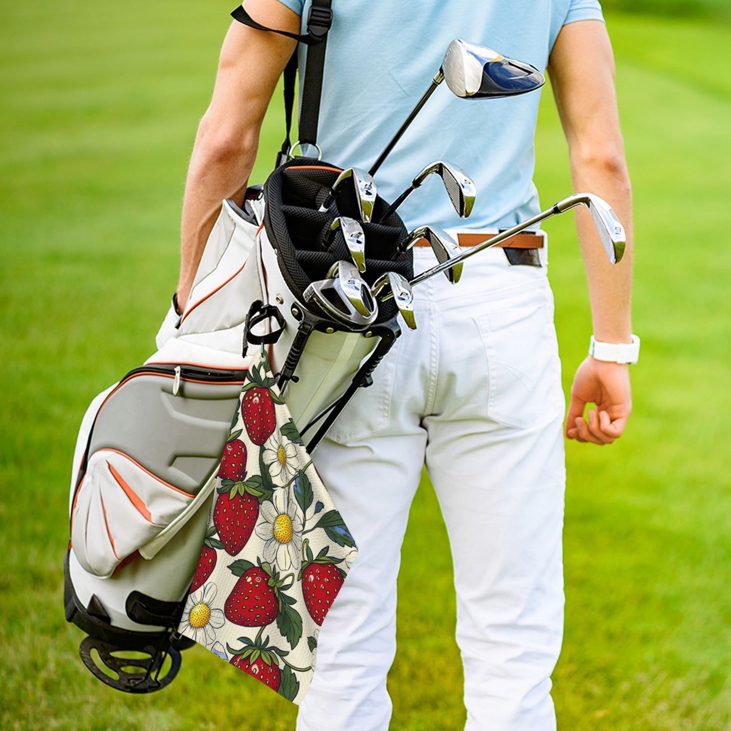 Strawberry & Daisy Golf Towel 16.1"x24" – Microfiber Quick-Dry Sports Towel with Hanging Clip for Golf, Gym & Outdoor Activities